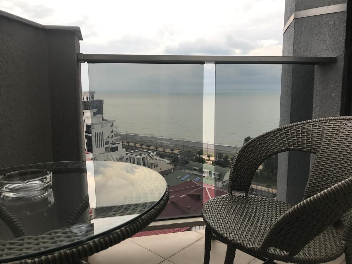 Aparthotel Selfie Batumi Exteriör bild