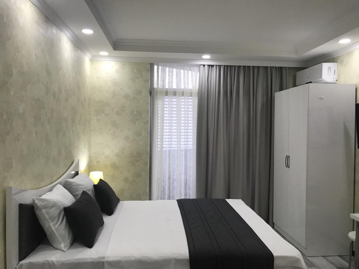 Aparthotel Selfie Batumi Exteriör bild