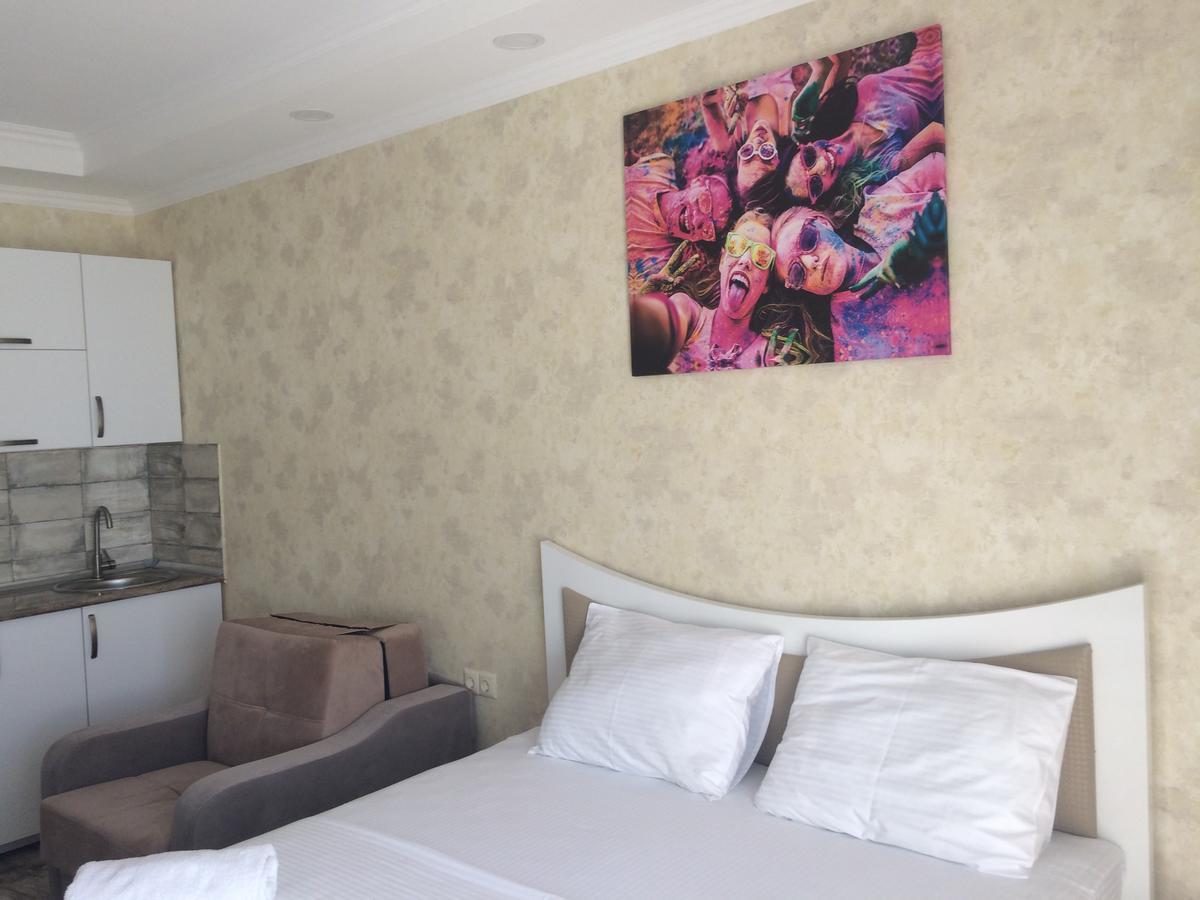 Aparthotel Selfie Batumi Exteriör bild