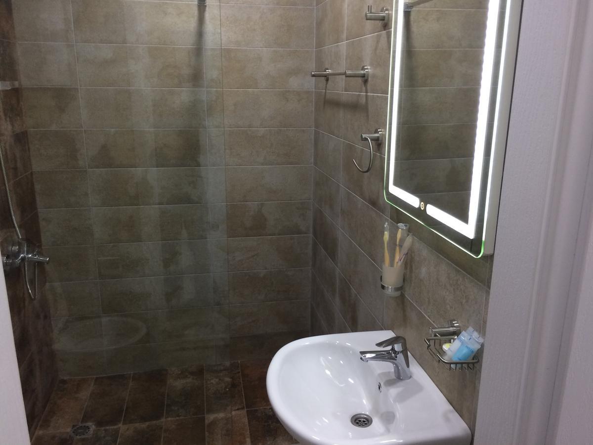 Aparthotel Selfie Batumi Exteriör bild